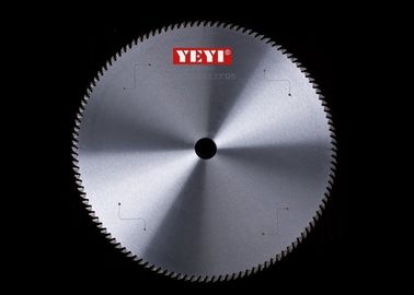 Akurasi Tinggi Baja Kayu Cutting Saw Blades Edaran Asah Dengan CERATIZIT Tips